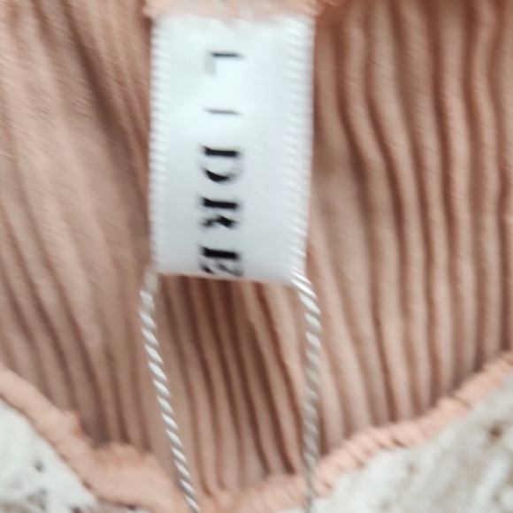 Peach Lace Trim Camisole - Picture 3 of 4